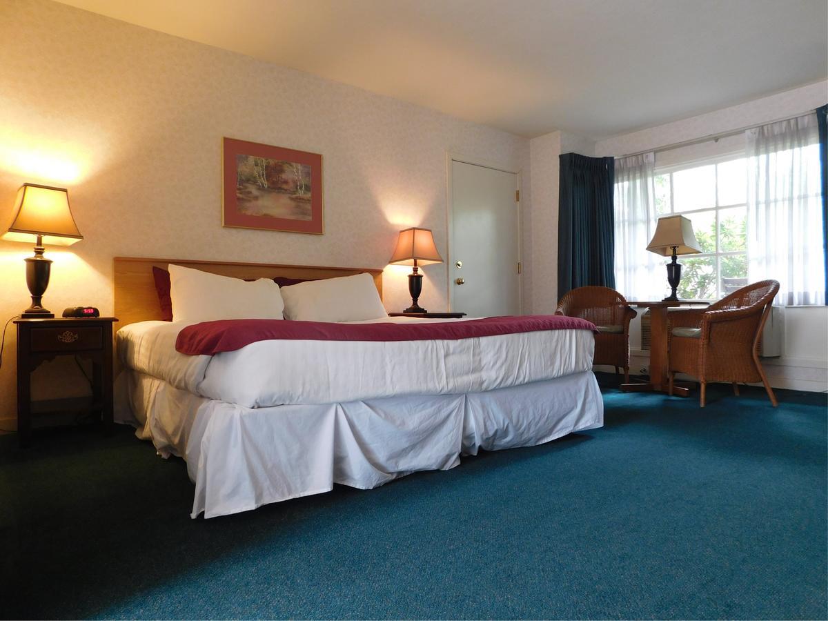 The Village Green Cottage Grove Extérieur photo